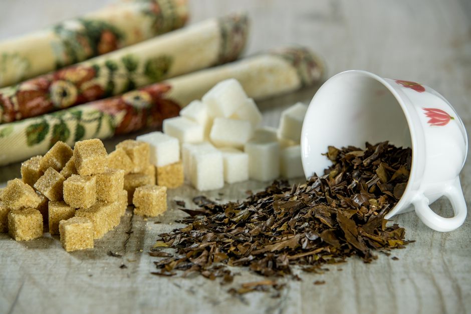 Sugar cubes and loose tea leaves on a table